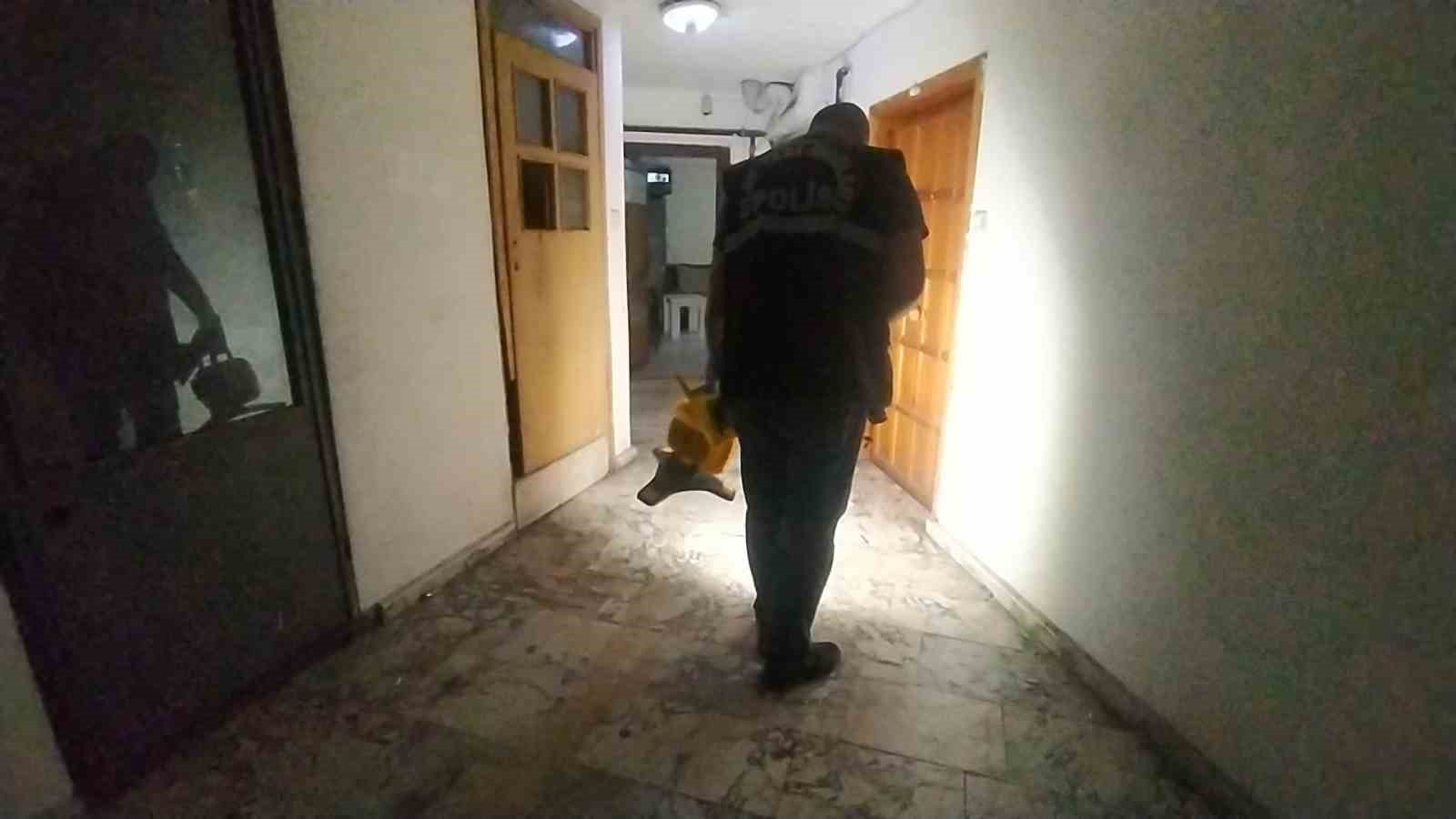 ÇORUM'DA FAALİYET GÖSTEREN BİR DERNEK GECE GEÇ SAATLERDE KURŞUNLADI.