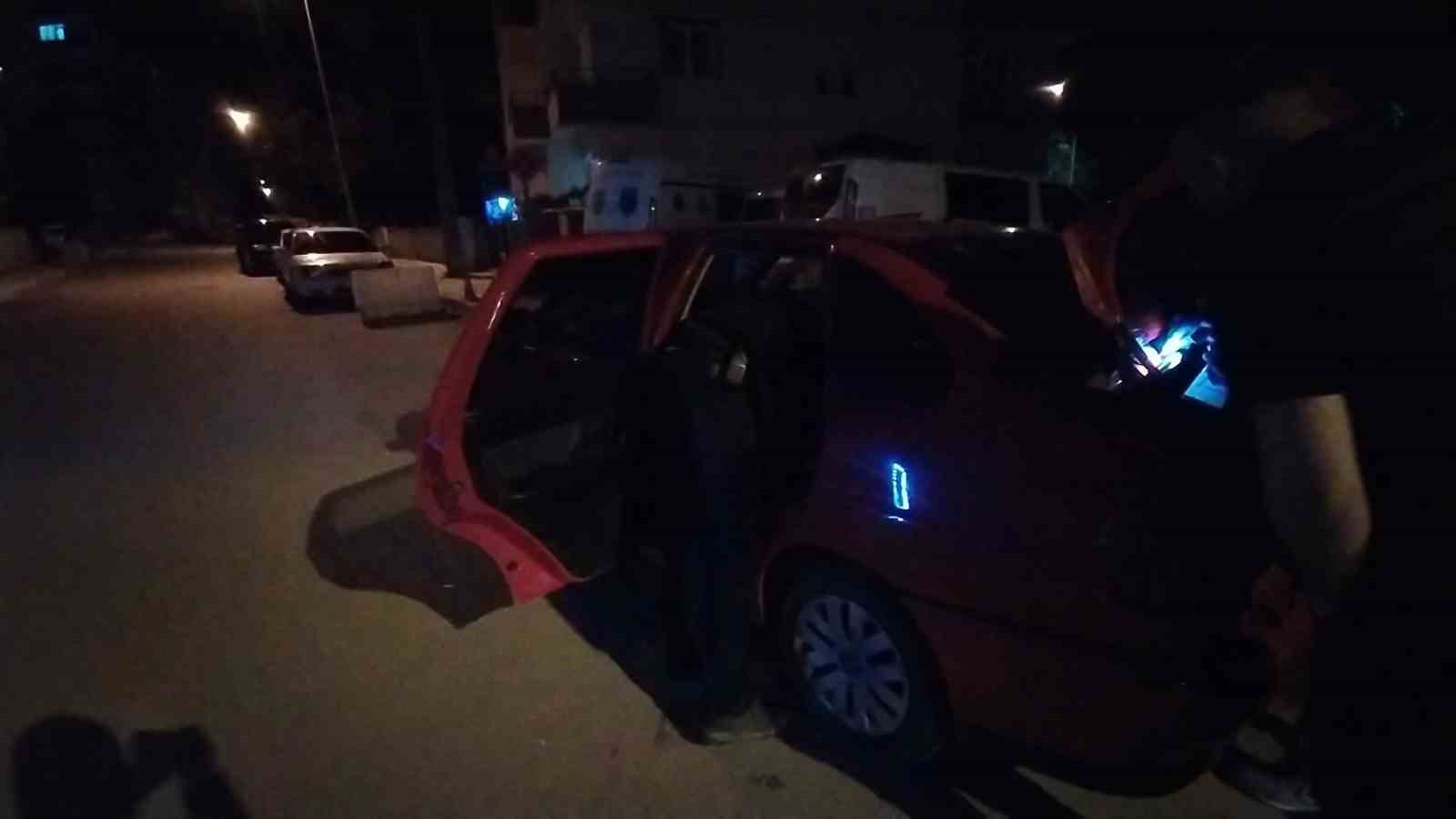 ÇORUM'DA BİR OTOMOBİL SEYİR HALİNDEYKEN KİMLİĞİ BELİRSİZ KİŞİ YADA KİŞİLERCE