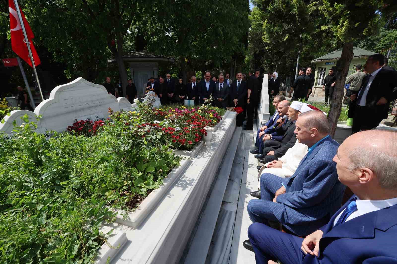 CUMHURBAŞKANI RECEP TAYYİP ERDOĞAN, ESKİ BAŞBAKANLARDAN MERHUM PROF. DR. NECMETTİN