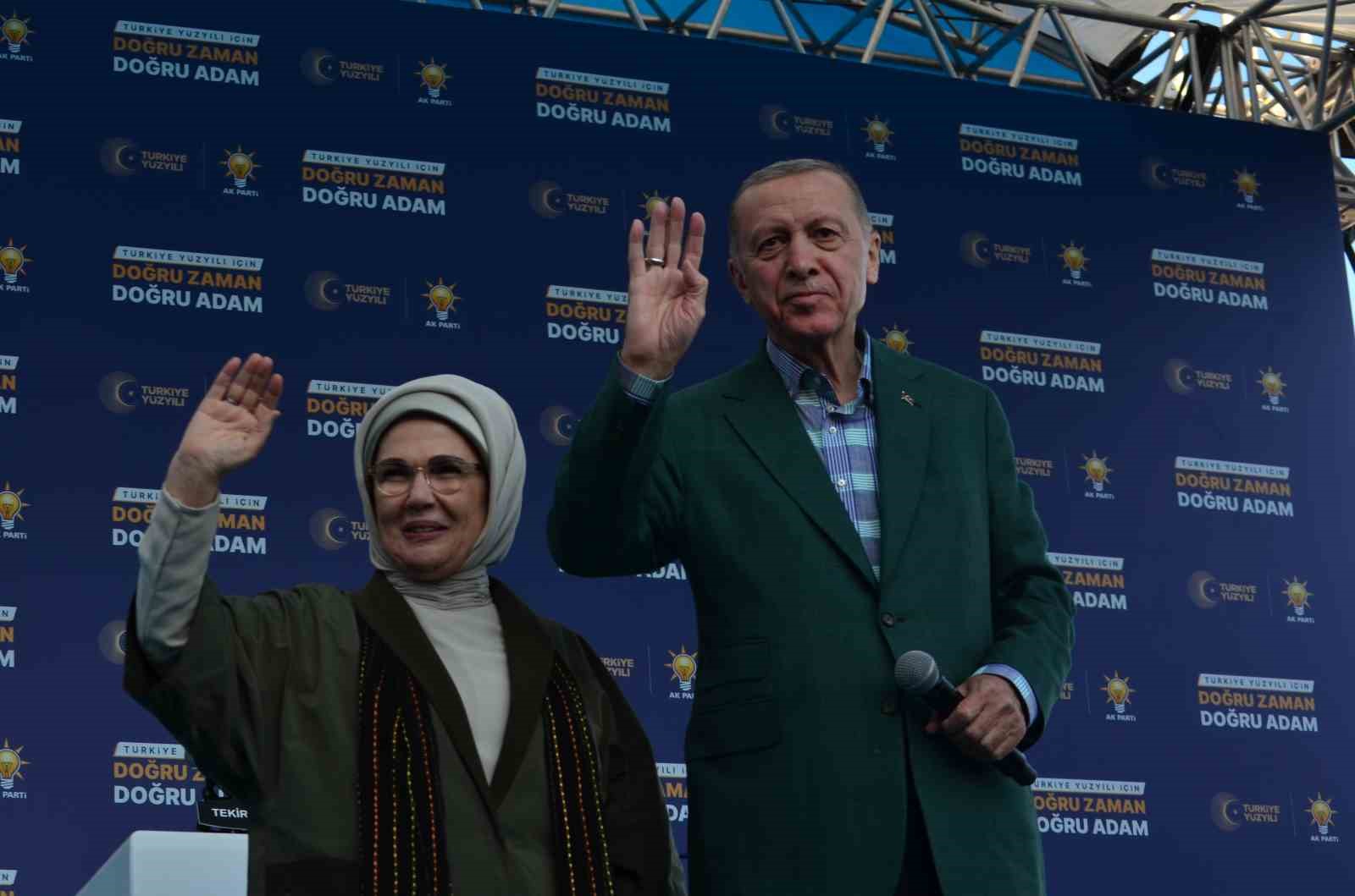 CUMHURBAŞKANI RECEP TAYYİP ERDOĞAN, TEKİRDAĞ MİTİNGİNDE ARABESK MÜZİĞİN SEVİLEN ŞARKICILARINDAN