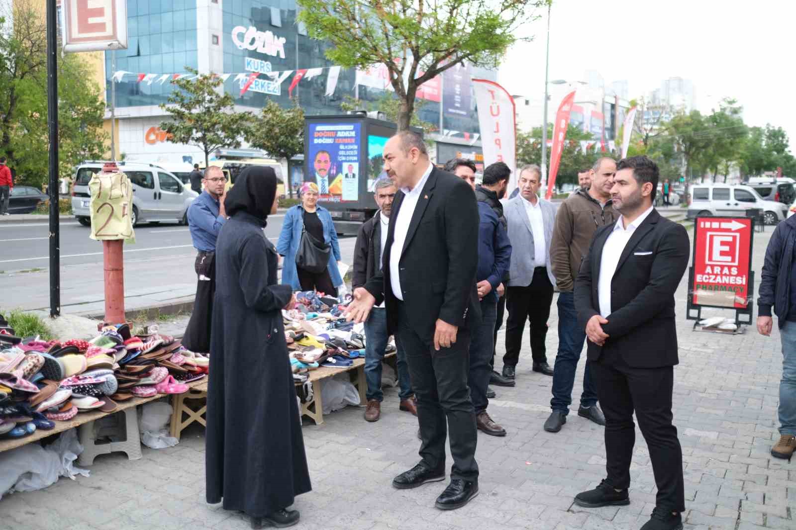 28 MAYIS SEÇİMLERİ İÇİN GÖNÜLLÜ OLARAK CUMHURBAŞKANI RECEP TAYYİP ERDOĞAN