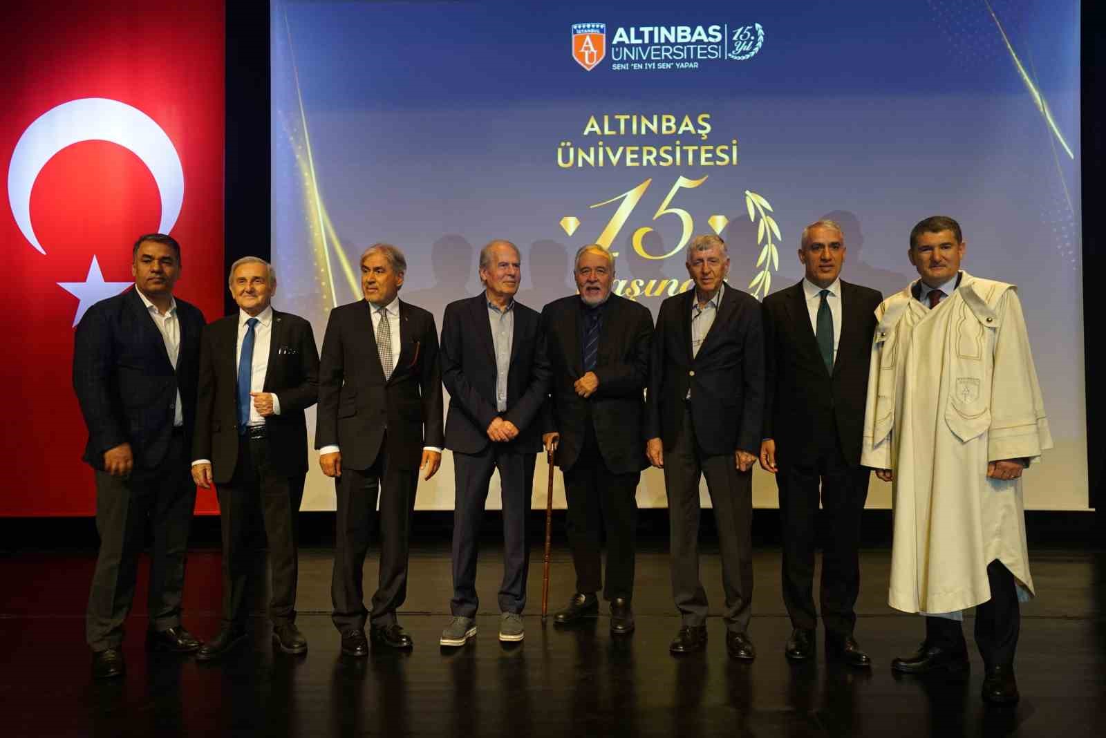 ALTINBAŞ ÜNİVERSİTESİ 15. KURULUŞ YIL DÖNÜMÜNÜ “CUMHURİYET ÇINARLARI” ÖDÜLLERİ İLE