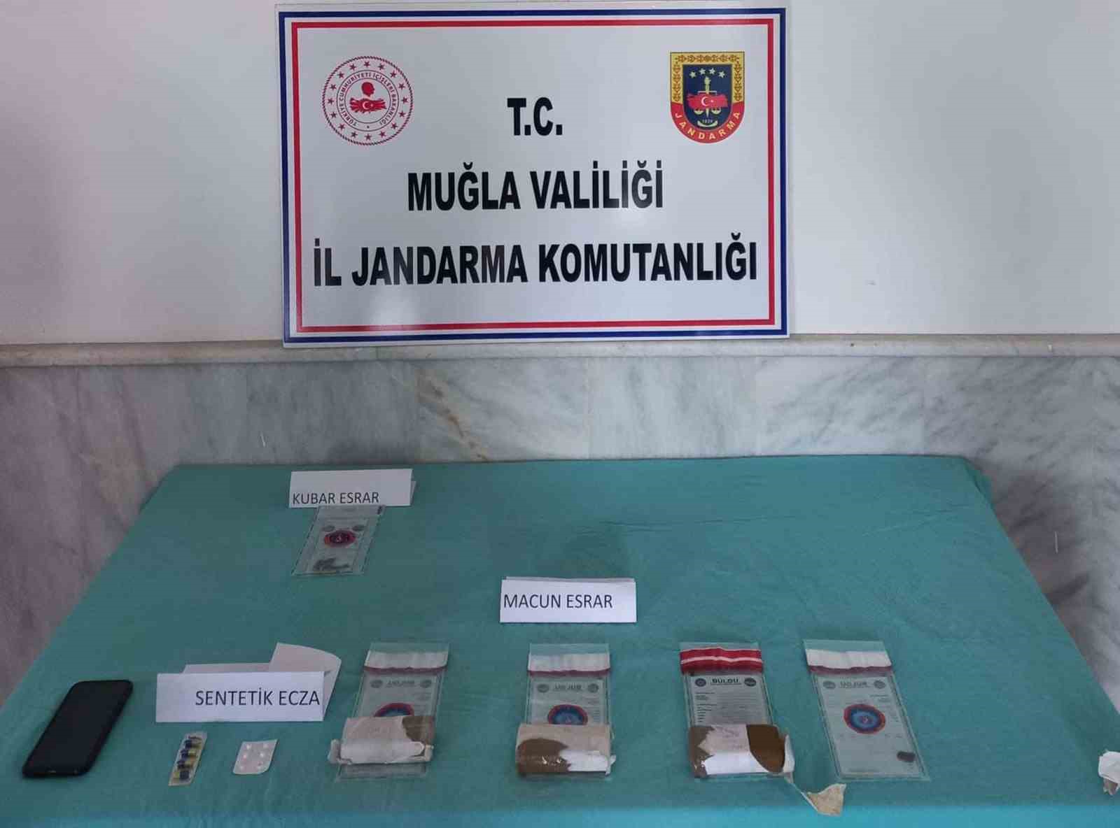 MUĞLA’NIN DATÇA İLÇESİ İSKELE MAHALLESİNDE KARGO PAKETİ İLE UYUŞTURUCU TEMİN