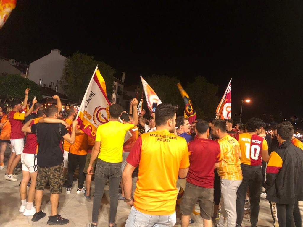 DATÇA’DA GALATASARAYLILAR ŞAMPİYONLUĞU DOYASIYA KUTLADI
