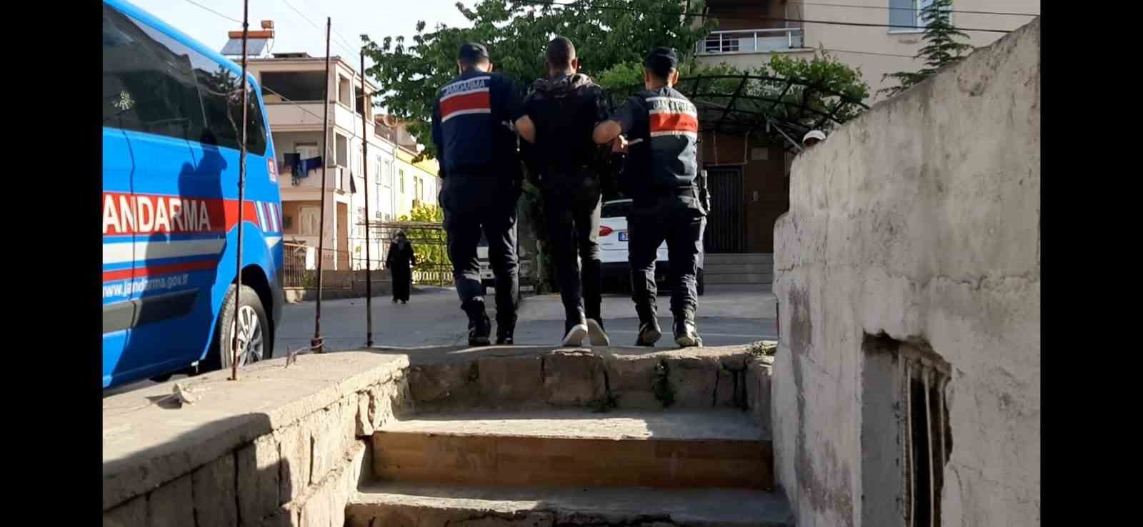 KAYSERİ’DE JANDARMA EKİPLERİ TARAFINDAN YAPILAN ÇALIŞMALARDA, DEAŞ SİLAHLI TERÖR ÖRGÜTÜ