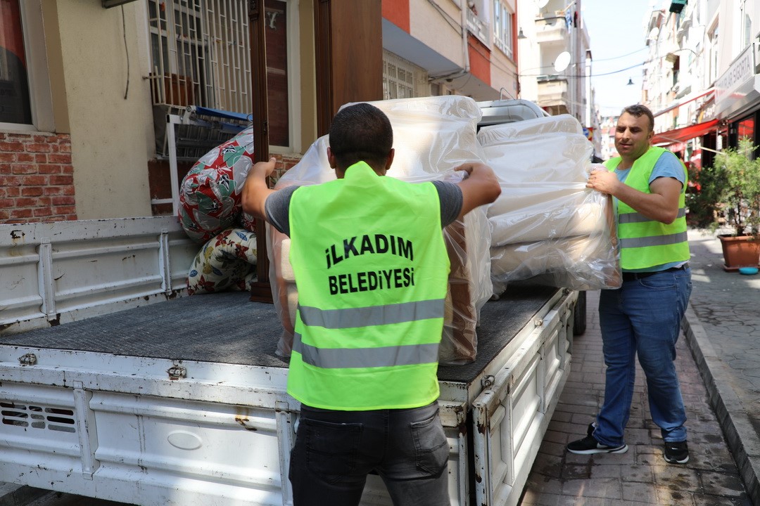 BAŞKAN DEMİRTAŞ, ANADOLU, UNKAPANI, KÖKÇÜOĞLU MAHALLE GEZİLERİNDE İHTİYAÇ SAHİBİ AİLELERİN