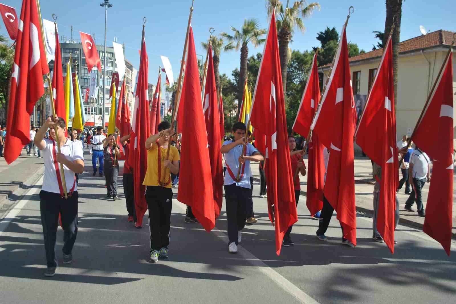 DENİZLİ’DE 19 MAYIS ATATÜRK’Ü ANMA VE GENÇLİK VE SPOR BAYRAMI’NI