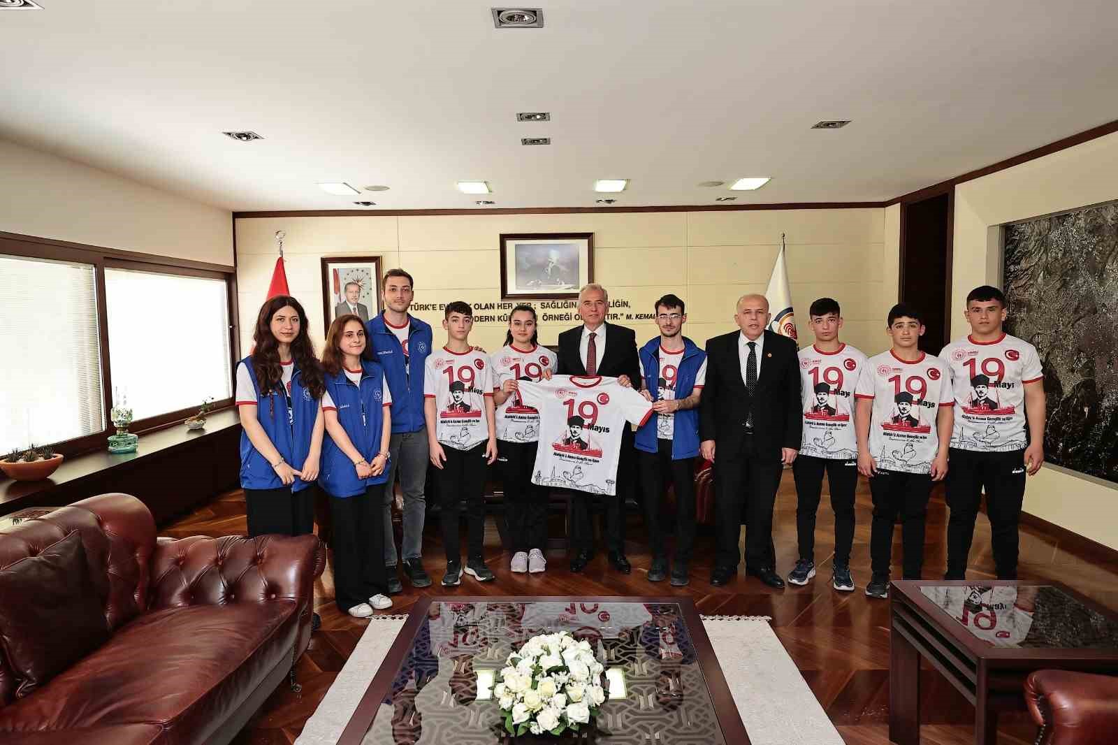 DENİZLİ’DE SPORCU GENÇLER, 15-20 MAYIS GENÇLİK HAFTASI ÇERÇEVESİNDE DENİZLİ BÜYÜKŞEHİR