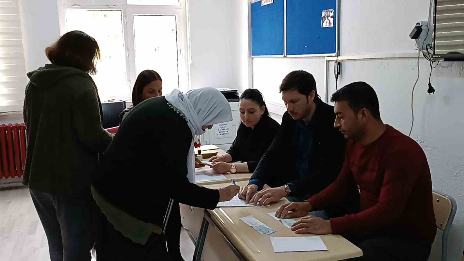 DENİZLİ’DE VATANDAŞLAR, 13. CUMHURBAŞKANINI BELİRLEMEK İÇİN İKİNCİ KEZ SANDIK BAŞINA