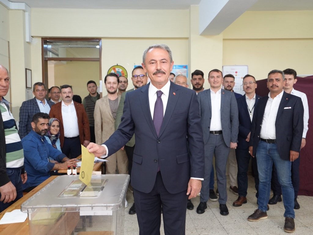 CUMHURBAŞKANLIĞI SEÇİMİ İÇİN 2. TURDA HEYECAN DEVAM EDERKEN, DENİZLİLİ SİYASİLER