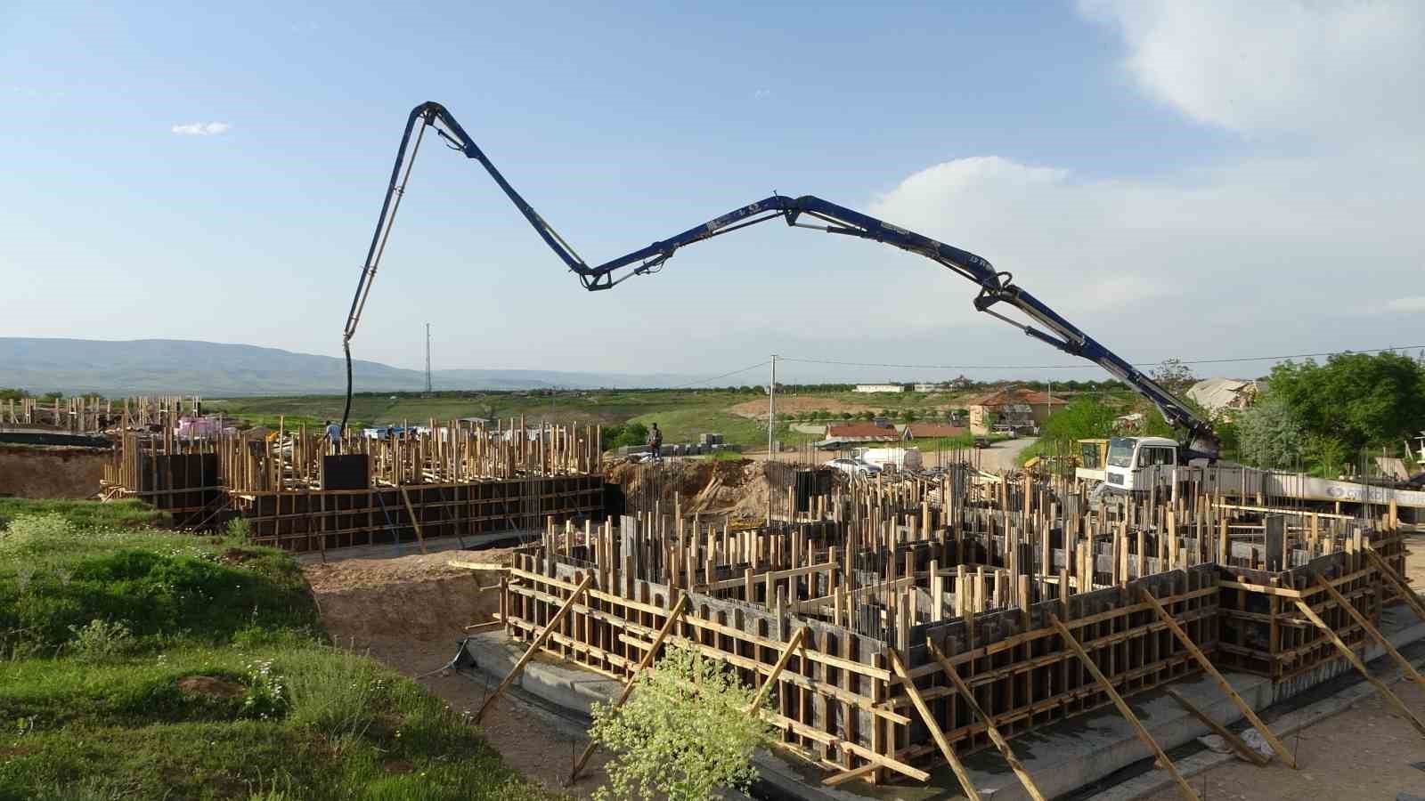 6 ŞUBAT DEPREMLERİNDE BÜYÜK YIKIMIN YAŞANDIĞI MALATYA’DA TEK KATLI KÖY