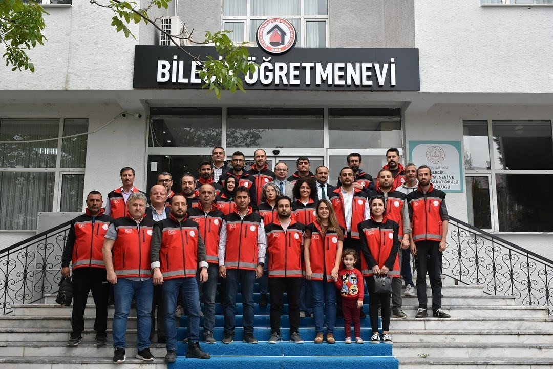 BİLECİK’TEN DEPREM BÖLGESİNE GİDEN PERSONELLERE PLAKETLERİ TAKDİM EDİLDİ