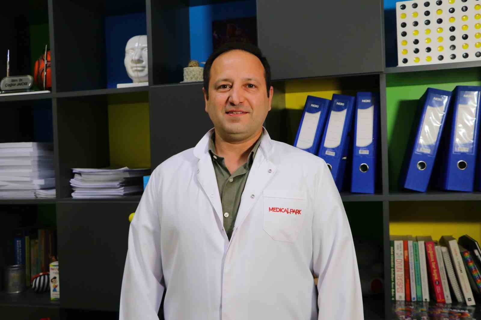 ÇOCUK VE ERGEN PSİKİYATRİSİ UZMANI DR. ÇAĞLAR JAİCKS, DEPREM FELAKETİNİN