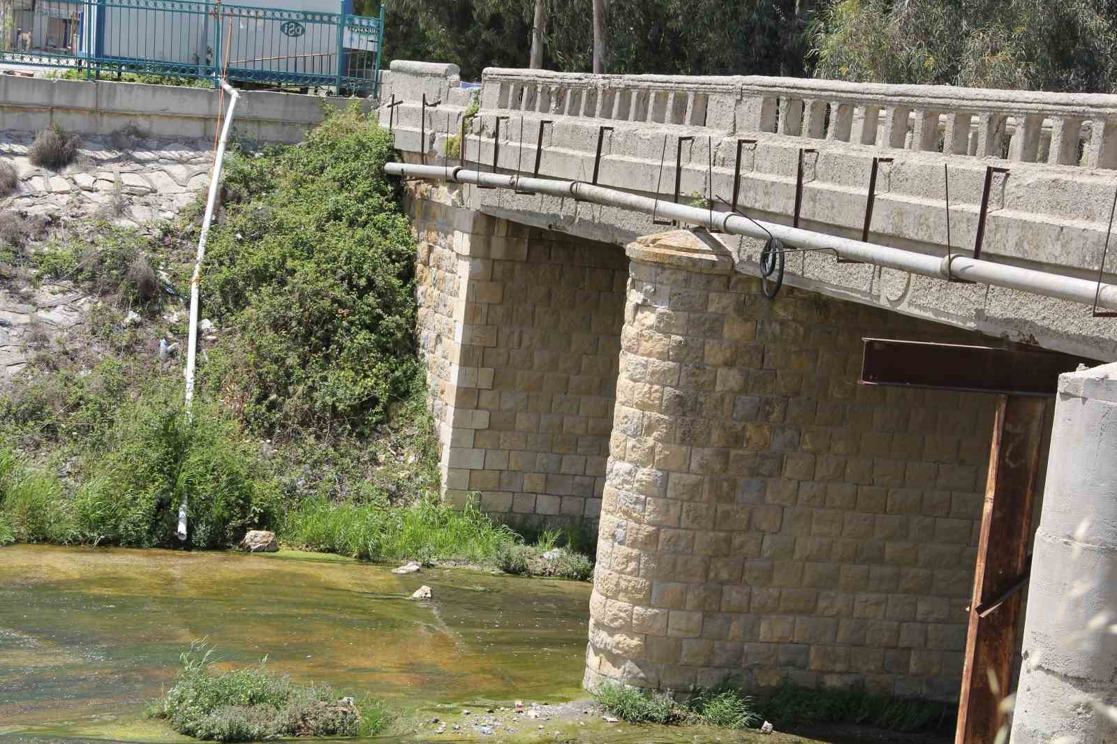 HATAY’DA YAŞANAN DEPREMLERİN ARDINDAN YENİ YAPILAN KÖPRÜLERİN AKSİNE 200 YILLIK