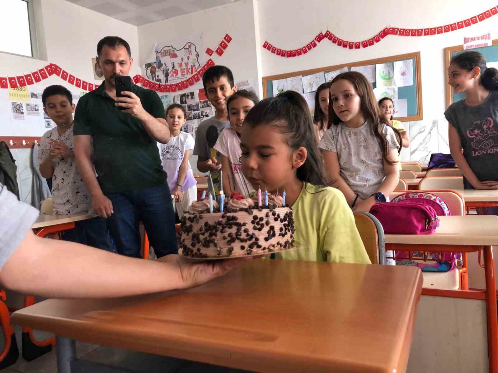 KAHRAMANMARAŞ MERKEZLİ DEPREMLERDEN ETKİLENEN OSMANİYE’DE ANNESİ VE ABİSİNİ KAYBEDEN 10