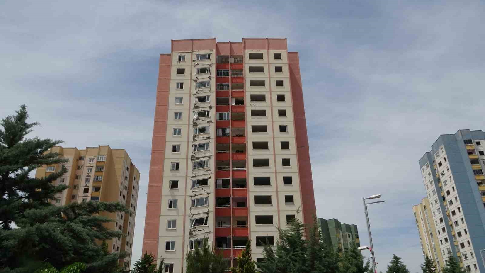 MALATYA’DA 6 ŞUBAT DEPREMLERİNDE BİR BÖLÜMÜ ÇÖKEN 14 KATLI BİNAYI