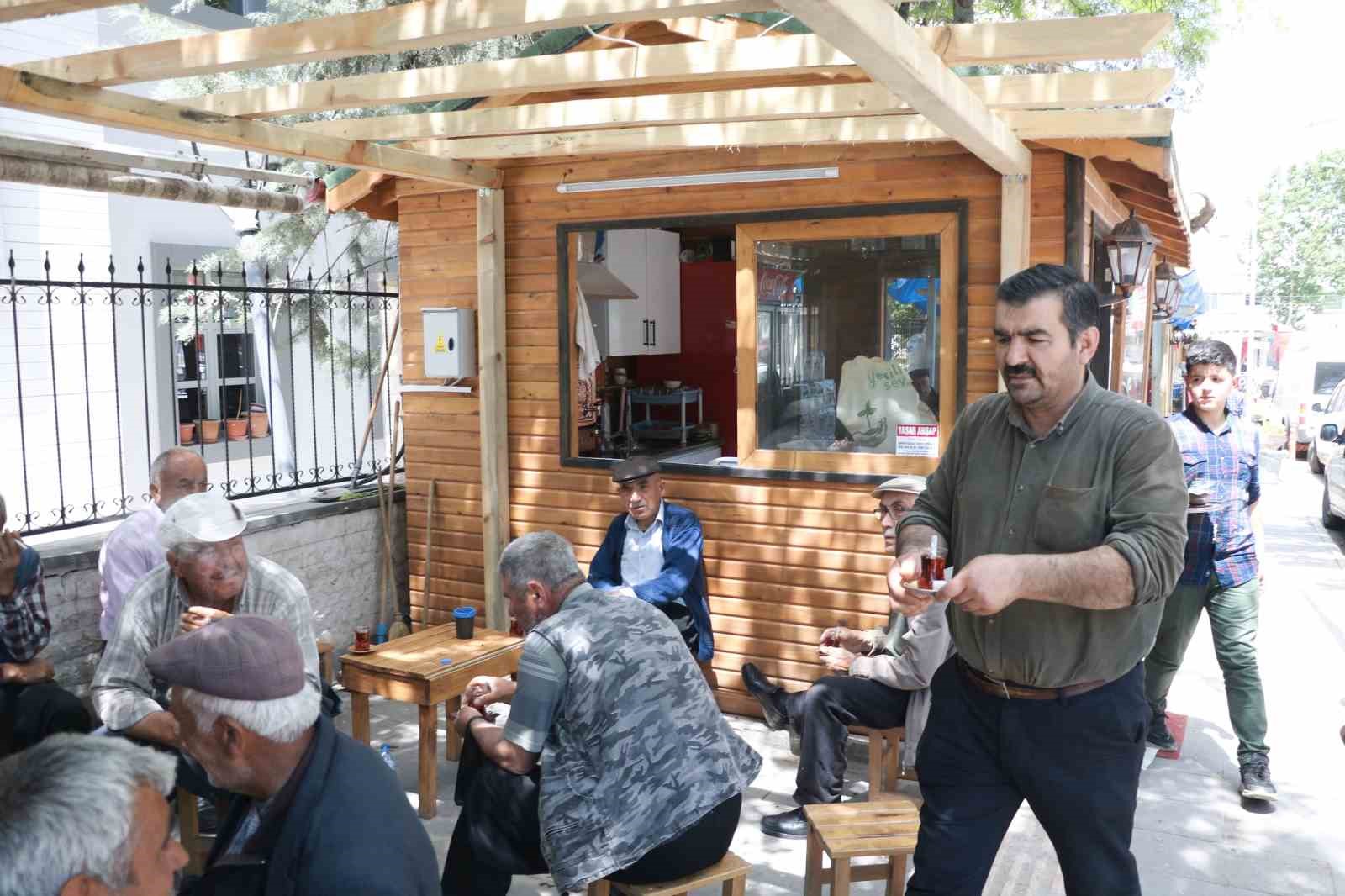NURETTİN YAVUZ ATMACA KENDİ İMKANLARIYLA KURDUĞU YENİ İŞ YERİNDE MESAİYE