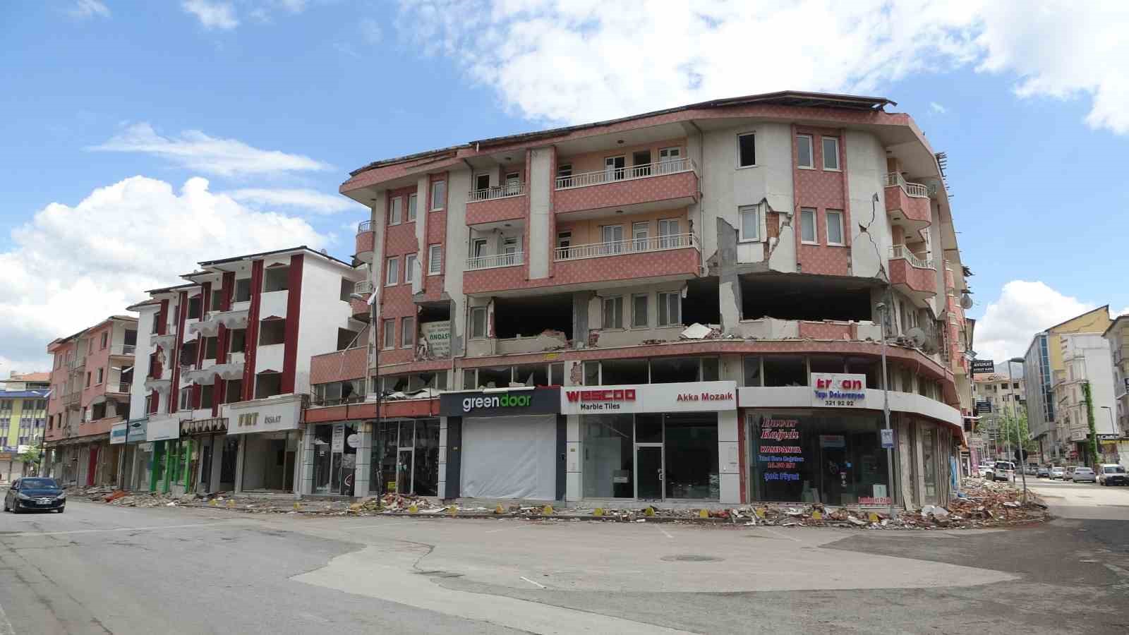 NİYAZİ MAHALLESİ, YERİNDE DÖNÜŞÜMLE TOKİ TARAFINDAN YENİDEN İNŞA EDİLECEK.