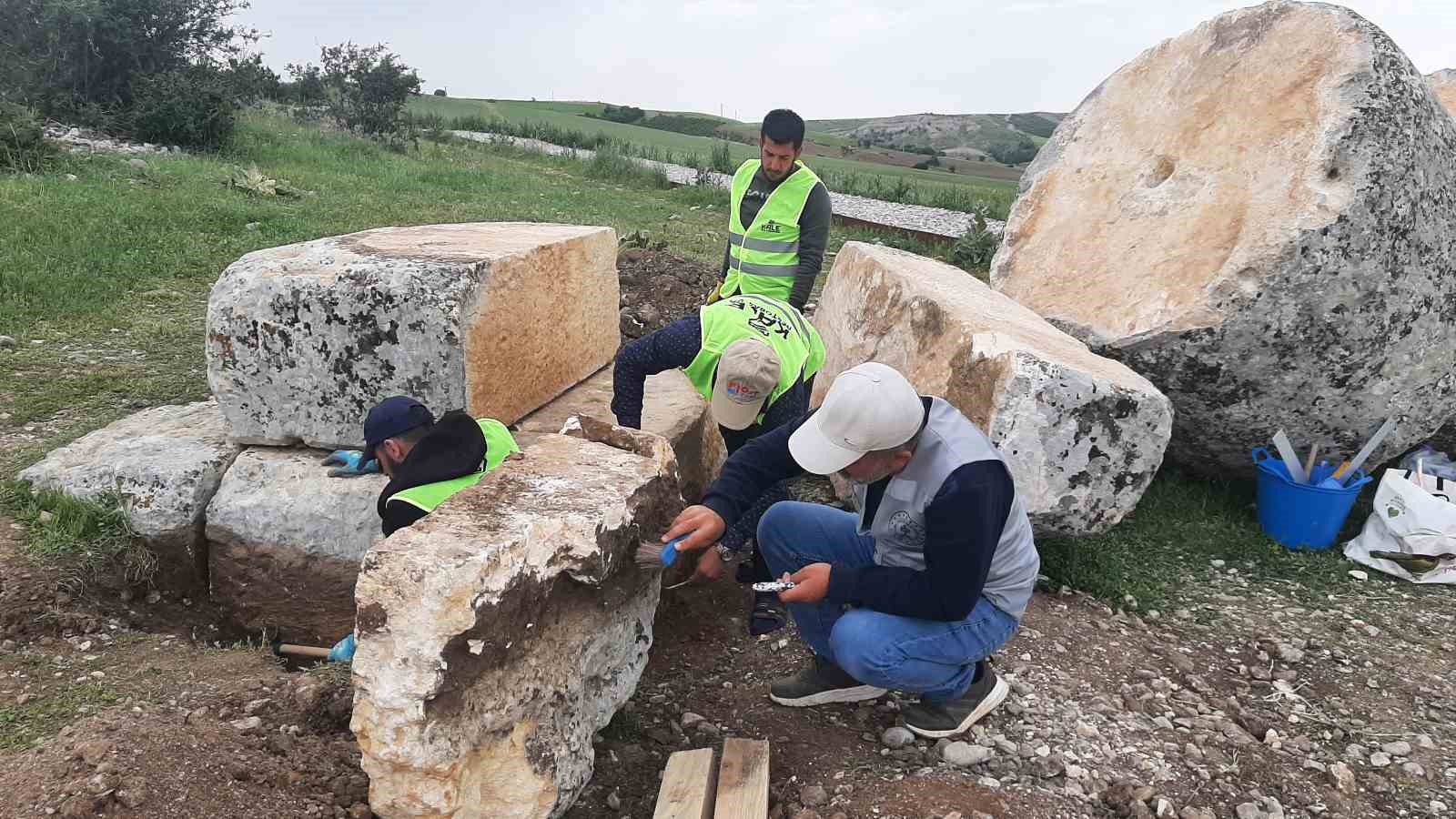 6 ŞUBAT DEPREMDE YIKILAN KARAKUŞ TÜMÜLÜS’ÜNDEKİ 2 BİN 43 YILLIK