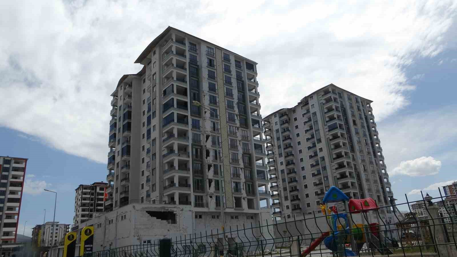 MALATYA’DA 6 ŞUBAT'TAKİ DEPREMLERDEN ETKİLENEN YEŞİLYURT BOSTANBAŞI BÖLGESİNDEKİ MİLYONLUK YÜZLERCE