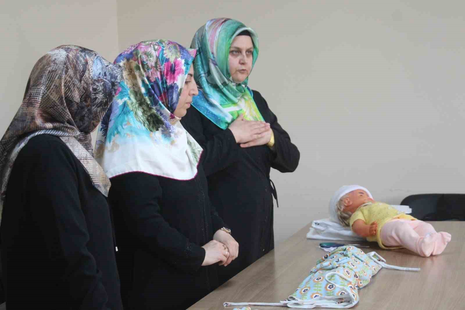 NEVŞEHİR’DE DÜZENLENEN CENAZE HİZMETLERİ KURSU YOĞUN İLGİ GÖRÜYOR.