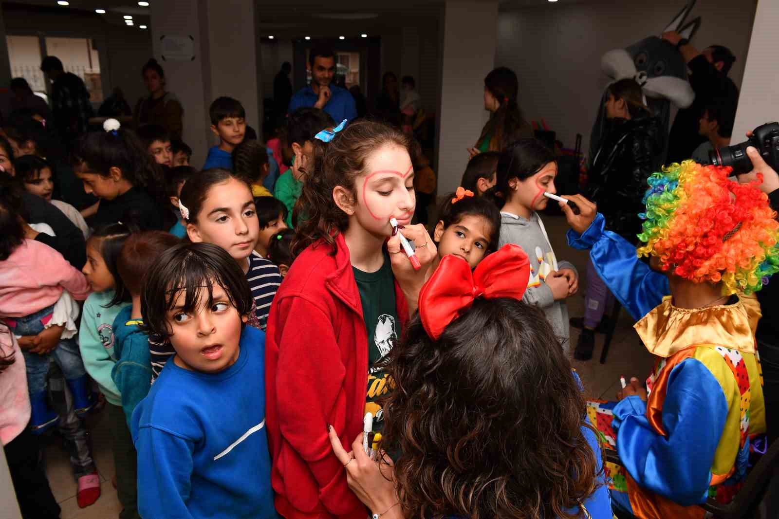 DEPREM FELAKETİNİN ÜZERİNDEN 3 AY GEÇMESİNE RAĞMEN YAŞANILAN ACILAR TAZELİĞİNİ