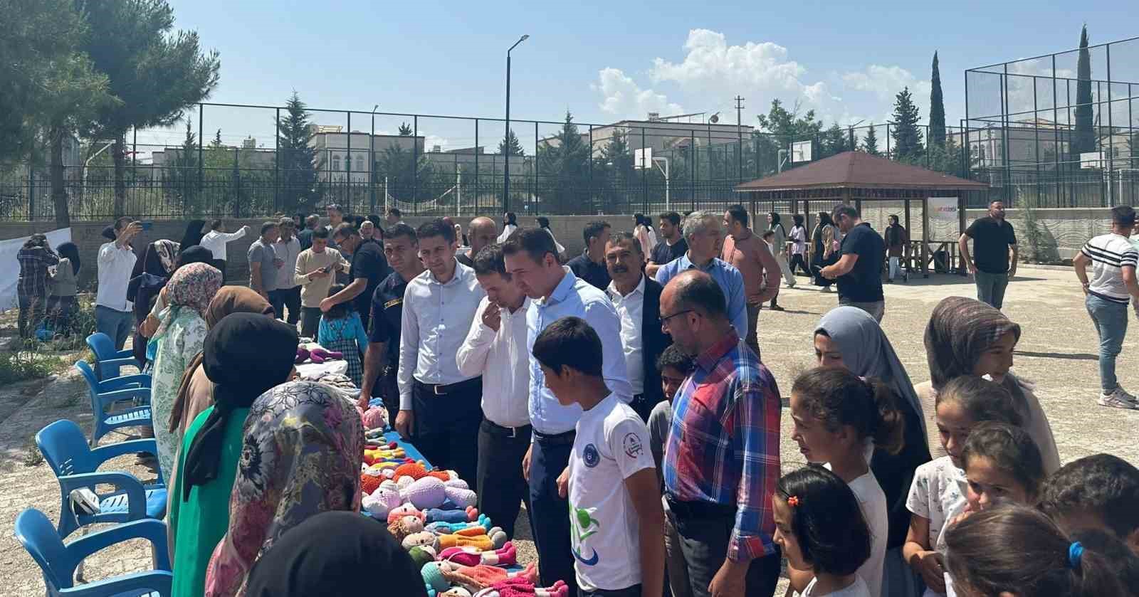 ADIYAMAN’IN SAMSAT İLÇESİNDE DEPREMZEDE ÇOCUKLARA MORAL OLMASI BAKIMINDAN ŞENLİK DÜZENLENDİ.