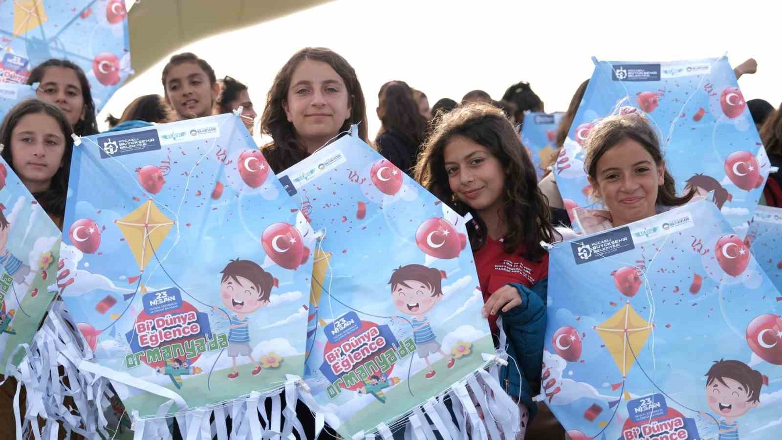 KOCAELİ'DE MİSAFİR EDİLEN DEPREMZEDE ÇOCUKLAR, KENDİLERİ İÇİN DÜZENLENEN EĞLENCELİ ETKİNLİKLERDE