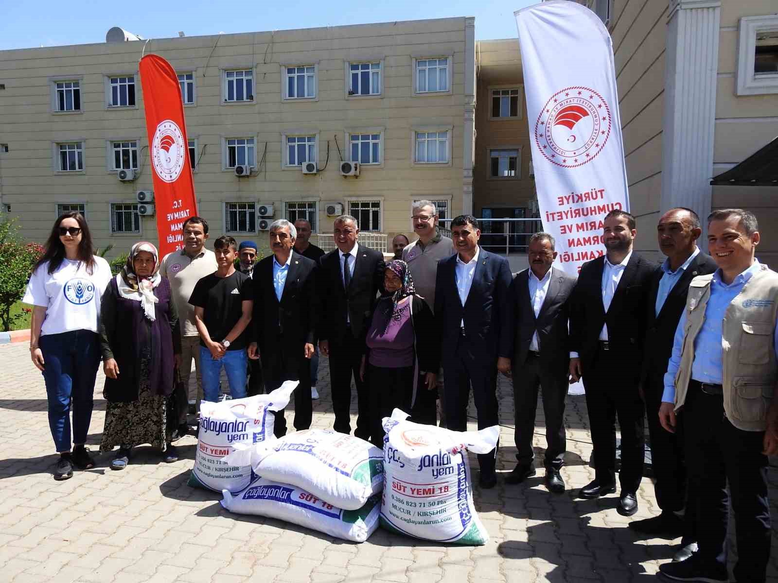 KAHRAMANMARAŞ MERKEZLİ DEPREMLERDEN ETKİLENEN KİLİS'TE, AHIRI YIKILAN VE HAYVANLARI TELEF