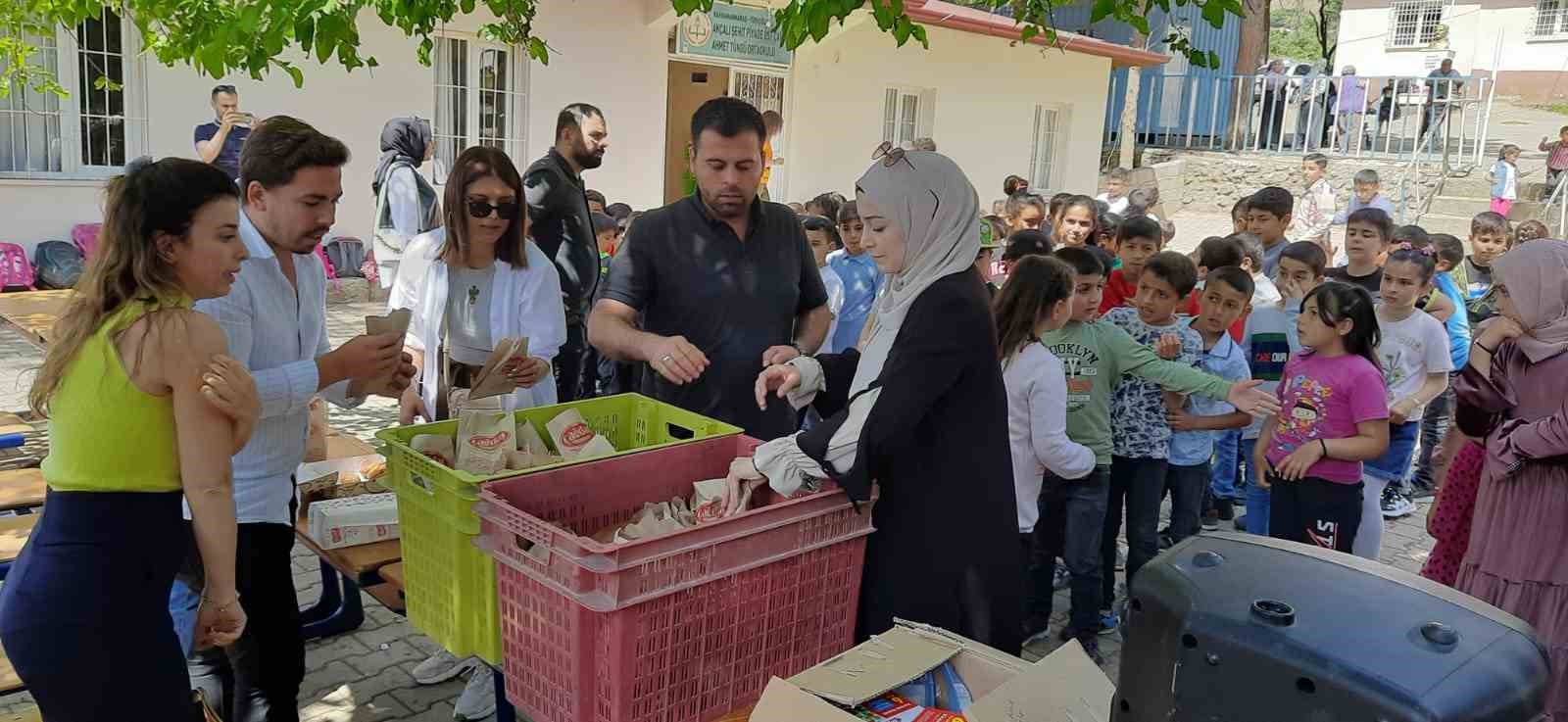 DEPREMZEDE ÖĞRENCİLERE NİZİP’TEN ÖNEMLİ DESTEK