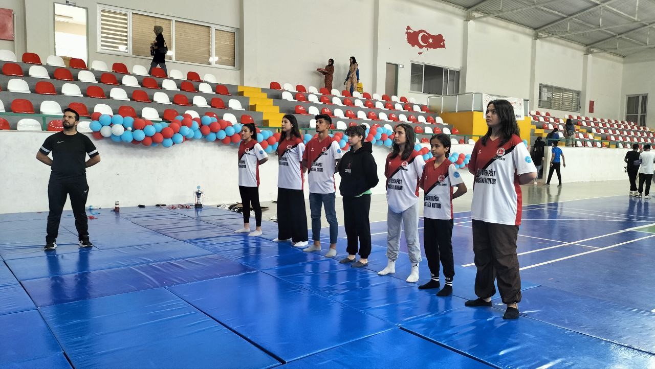 DEPREMZEDE SPORCU FATMA ÇOLAK PARKTAN, ŞAMPİYONLUK KÜRSÜSÜNE