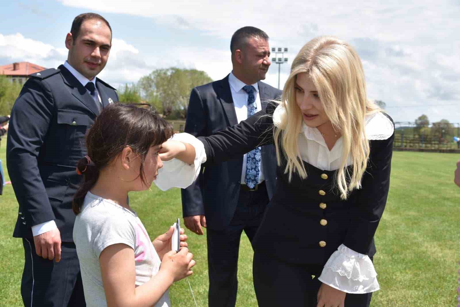 KASTAMONU’NUN DADAY İLÇESİNDE KELEBEK ÇAYIRINDA GELİRİ DEPREMZEDELERE BAĞIŞLANMAK ÜZERE DÜZENLENEN