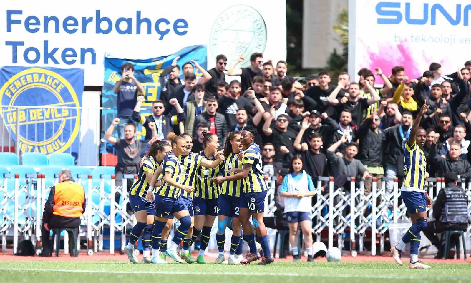 TURKCELL KADIN FUTBOL SÜPER LİGİ PLAY-OFF YARI FİNAL İLK MAÇINDA