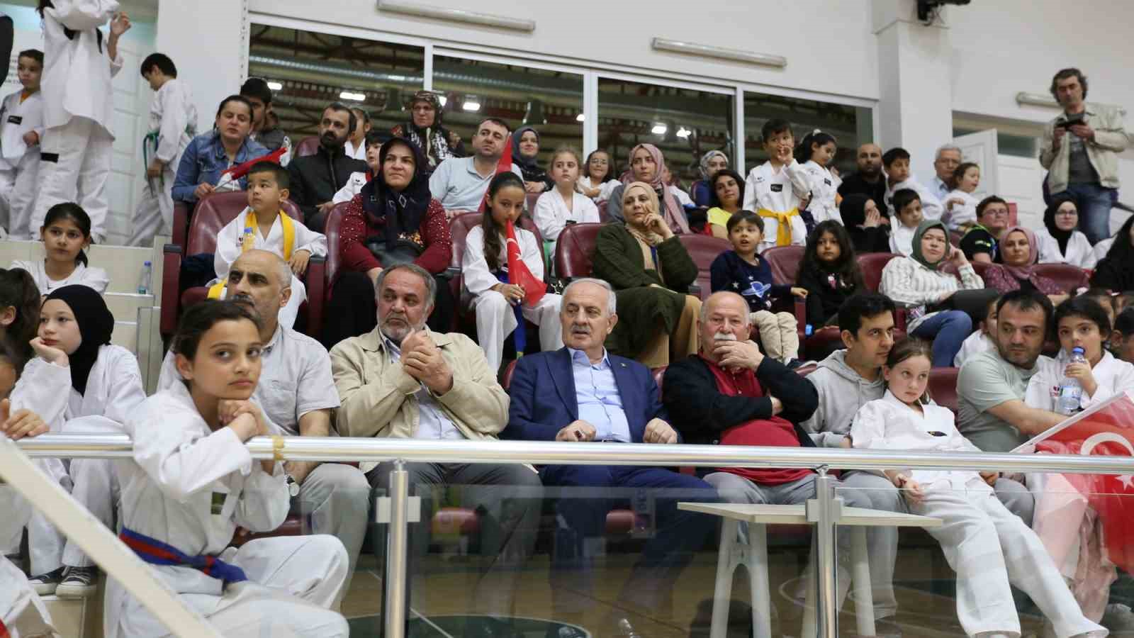 DERİNCESPOR KULÜBÜ’NDE TEKVANDO EĞİTİMLERİNE KATILAN SPORCULAR İÇİN KUŞAK SINAVI DÜZENLENDİ.