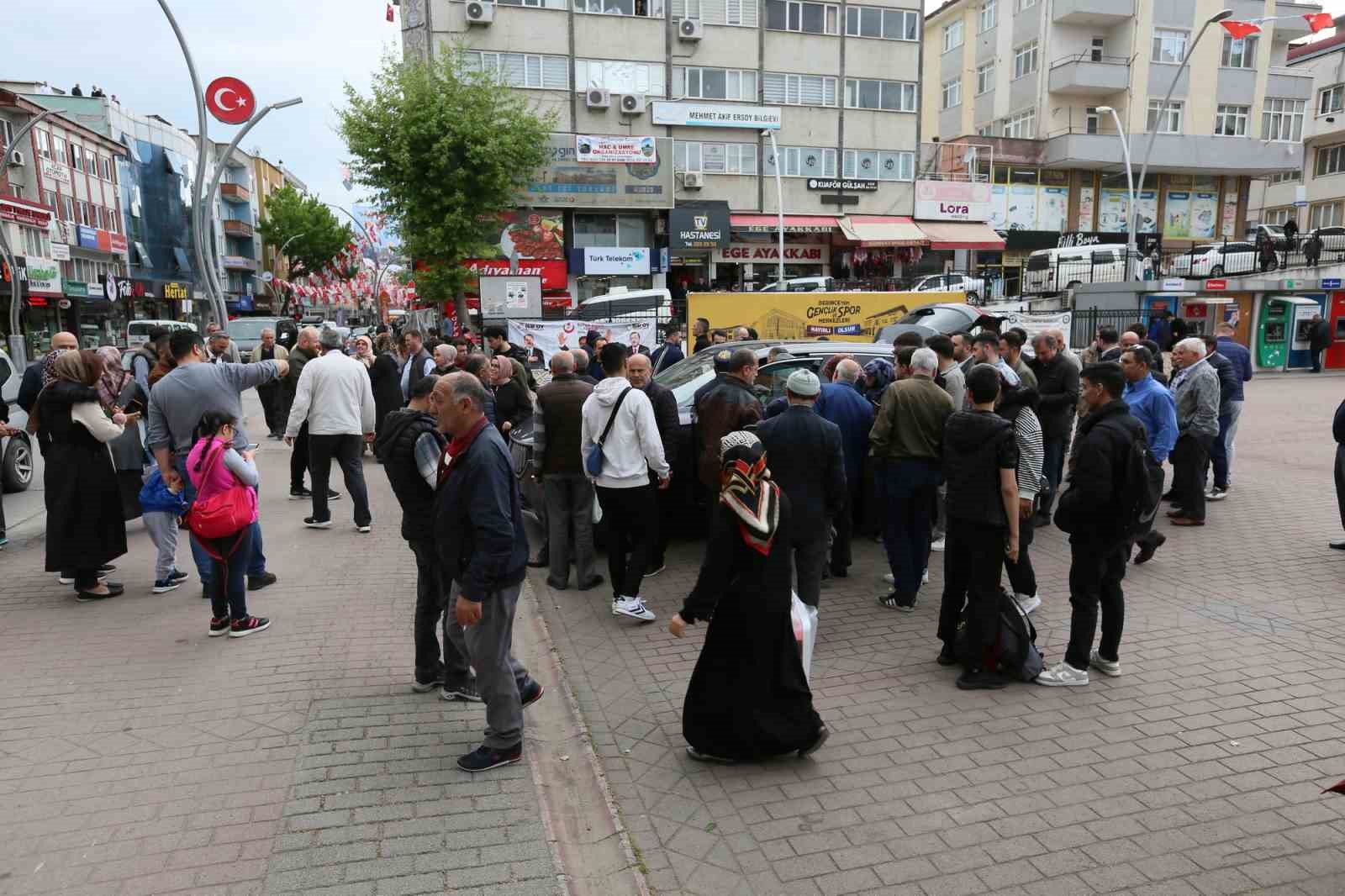 TÜRKİYE’NİN İLK YERLİ VE MİLLİ OTOMOBİLİ TOGG DERİNCE’DE SERGİLENDİ. ARAÇLA