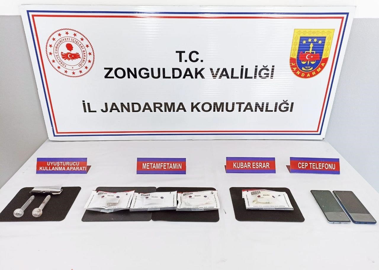 ZONGULDAK- DEVREK'TE JANDARMA EKİPLERİ TARAFINDAN ARAMA İÇERİSİNDE YAPILAN ARAMADA UYUŞTURUCU