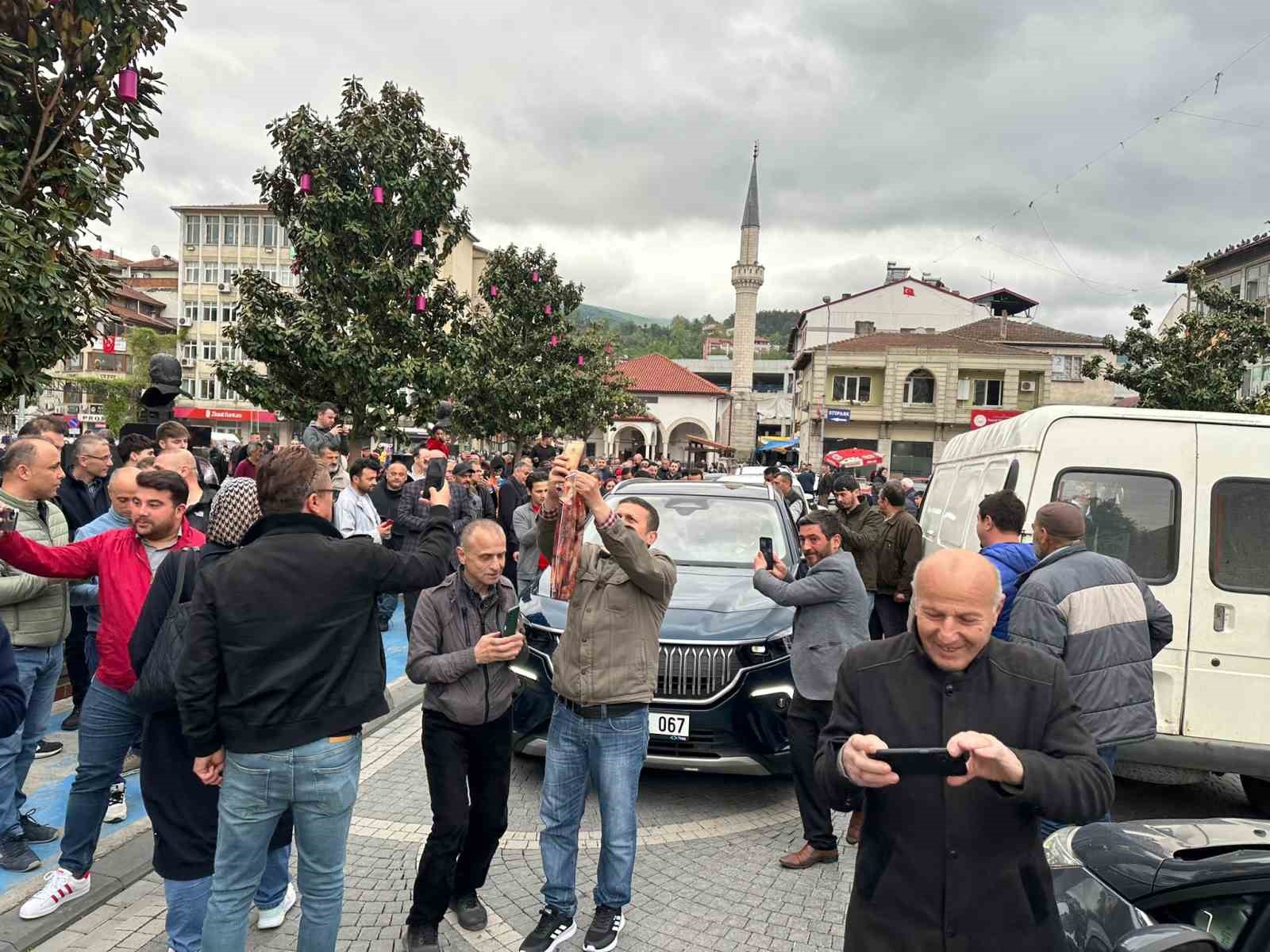 DEVREKTE'DE TOGG İLE YOGUN İLGİ İLE KARŞILANDI