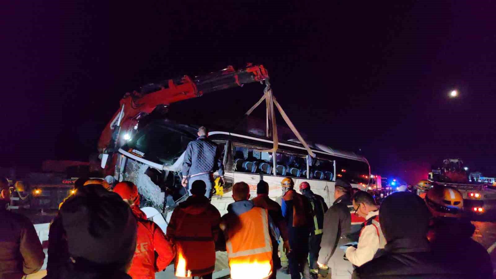 BURSA’NIN İNEGÖL İLÇESİ YAKINLARINDA DEVRİLEN ÖĞRENCİ DOLU TUR OTOBÜSÜNDE 2’Sİ