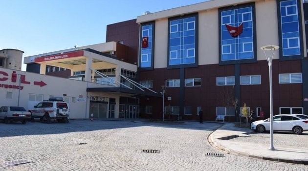 MALATYA’NIN AKÇADAĞ İLÇESİNDE DEVRİLEN TRAKTÖRÜN ALTINDA KALARAK YARALANAN 66 YAŞINDAKİ