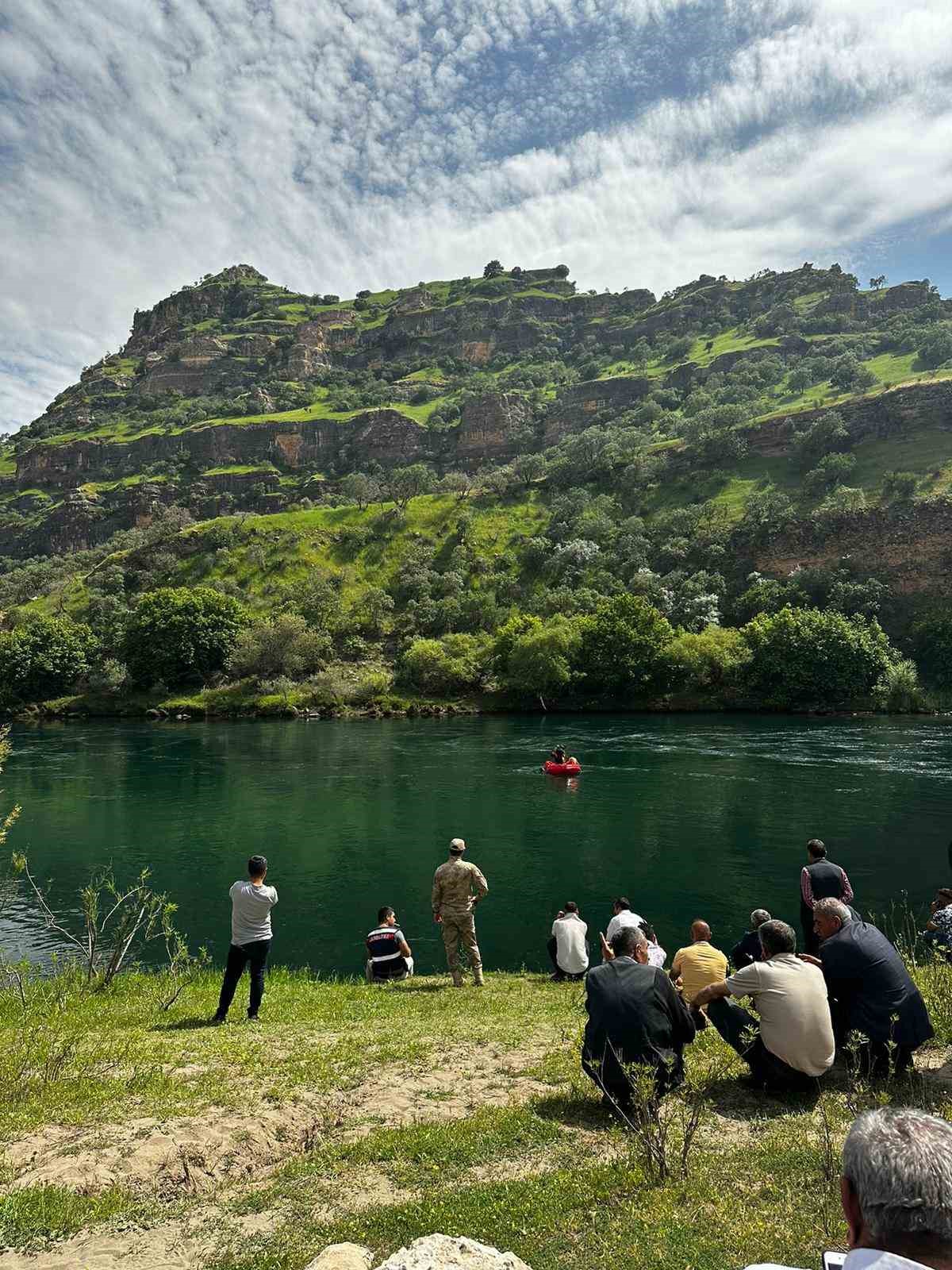 ŞIRNAK'IN GÜÇLÜKONAK İLÇESİ AKDİZGİN KÖYÜNDE PİKNİĞE GİDEN GENÇ, DİCLE NEHRİ'NDE