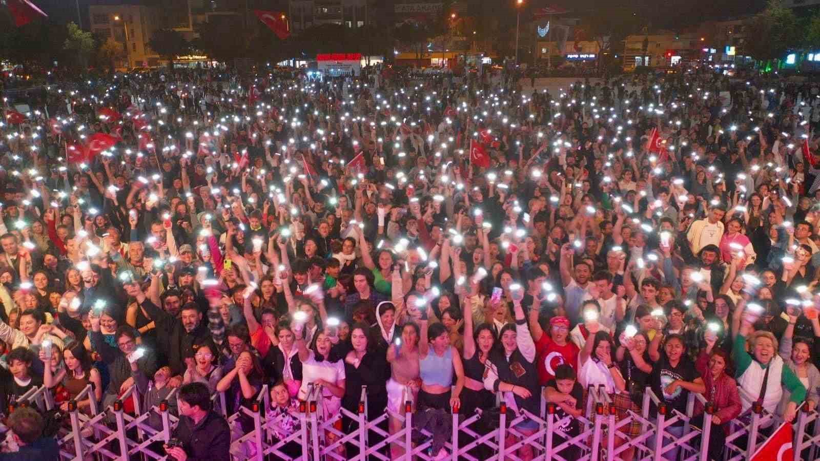 DİDİM’DE 19 MAYIS KUTLAMALARI CASALİNİ KONSERİ İLE DEVAM ETTİ