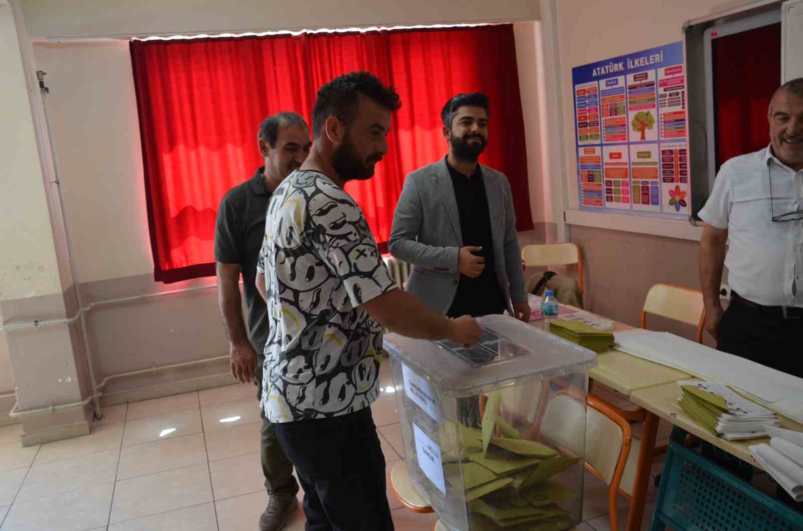 DİDİMLİLER SANDIĞA KOŞTU; 76 BİN 135 SEÇMEN’İN OY KULLANMASI BEKLENİYOR