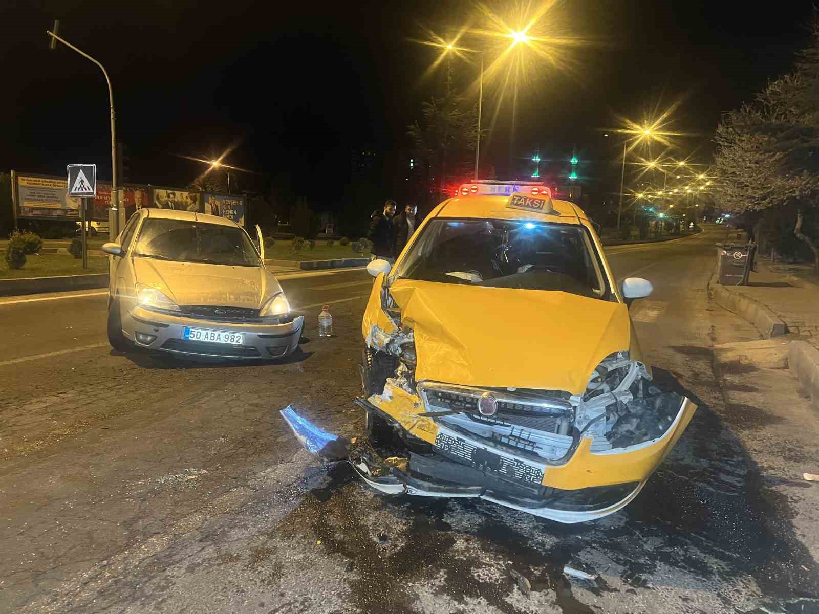 NEVŞEHİR’DE DİKKATSİZ SÜRÜCÜLER YİNE KAZALARA NEDEN OLURKEN, KAZA ANLARI DA