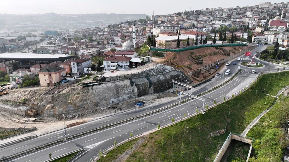 DİLOVASI BELEDİYESİ’NİN İLÇEYE GÖRSEL GÜZELLİK KATMAK AMACIYLA GEÇTİĞİMİZ AYLARDA BAŞLATTIĞI