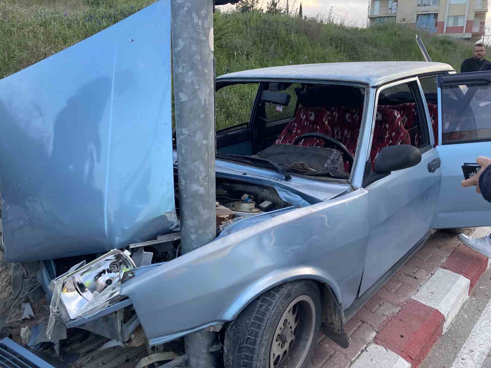 BURDUR’DA KARŞIDAN KARŞIYA GEÇMEYE ÇALIŞAN YAYAYA ÇARPMAMAK İÇİN KALDIRIMA ÇIKAN