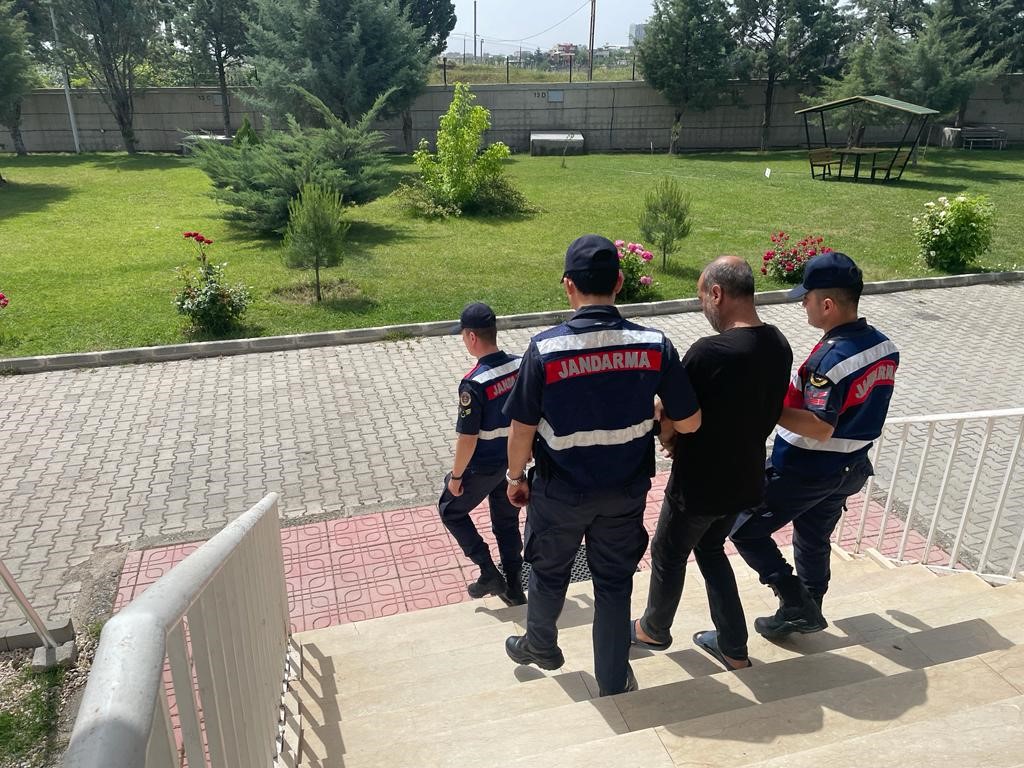 DİYARBAKIR’DA HIRSIZLIK VE UYUŞTURUCUDAN HÜKÜM GİYEN FİRARİ ZANLILAR, JANDARMA EKİPLERİ