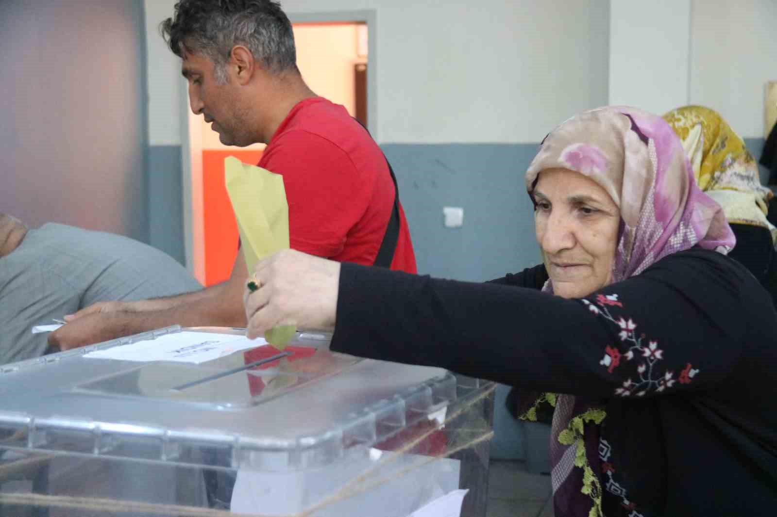 CUMHURBAŞKANI VE 28. DÖNEM MİLLETVEKİLİ GENEL SEÇİMLERİ İÇİN OY VERME
