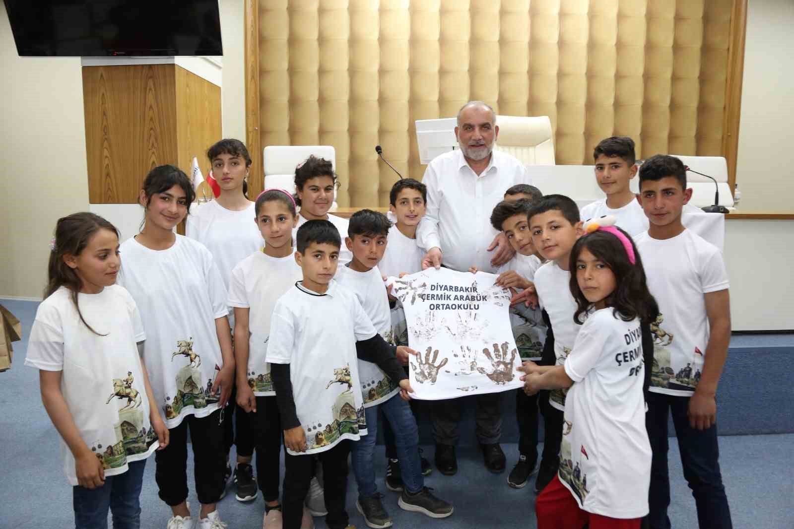 CANİK BELEDİYE BAŞKANI İBRAHİM SANDIKÇI, DİYARBAKIR ÇERMİK ARABÜK ORTAOKULU ÖĞRENCİLERİNİ