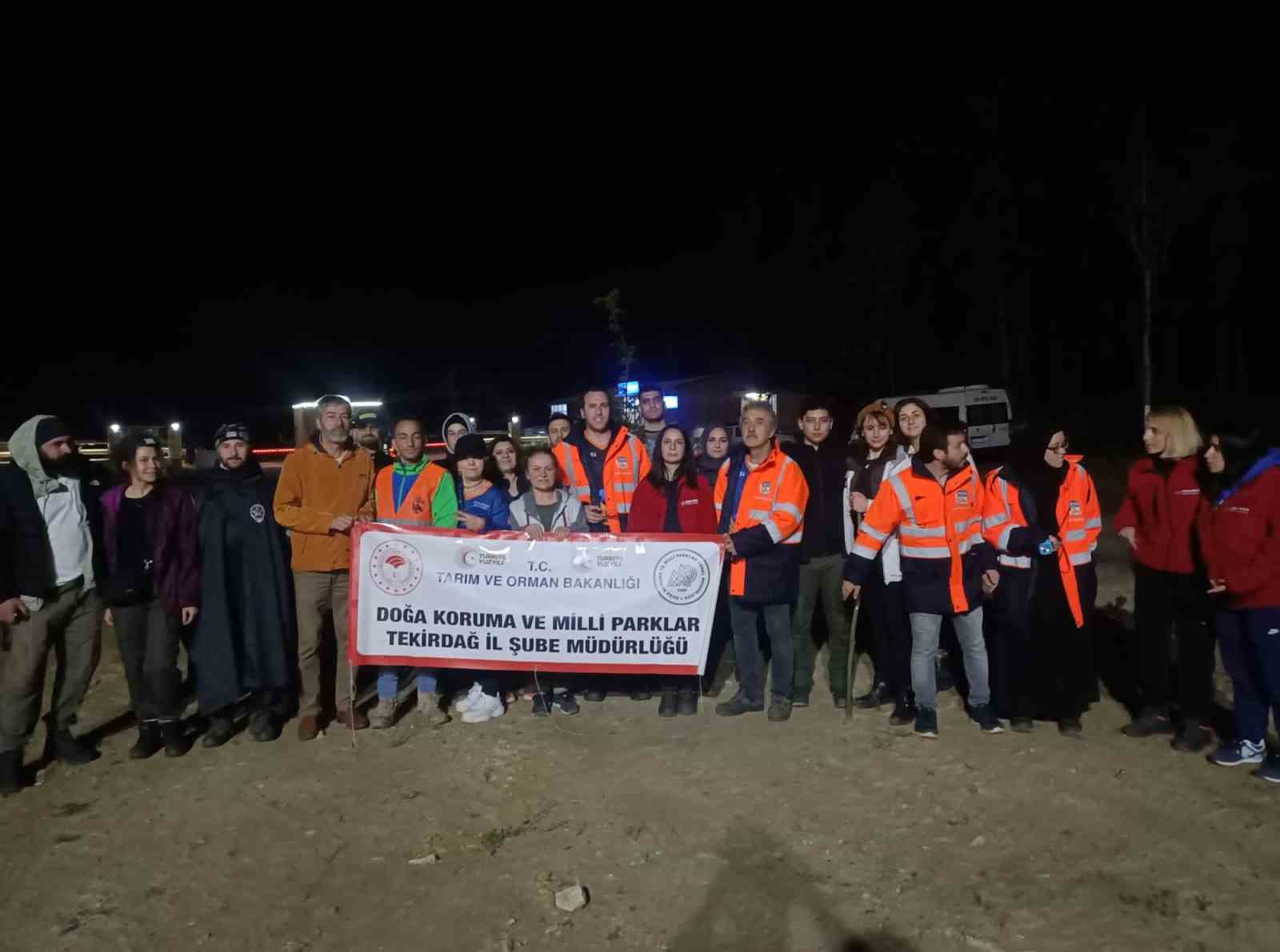 YÜRÜYÜŞ SONUNDA HATIRA FOTOĞRAFI ÇEKİLEREK YÜRÜYÜŞE SON VERİLDİ. BU SAYEDE