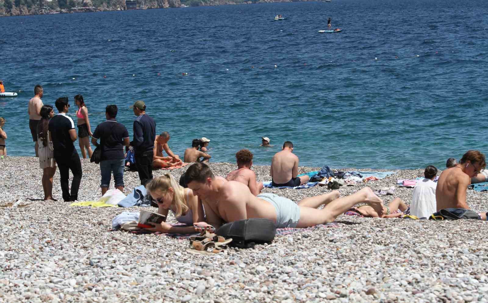 DOĞU'NUN YÜKSEK KESİMLERİNDE KAR YAĞIŞI VE SİS ETKİLİ OLURKEN ANTALYA